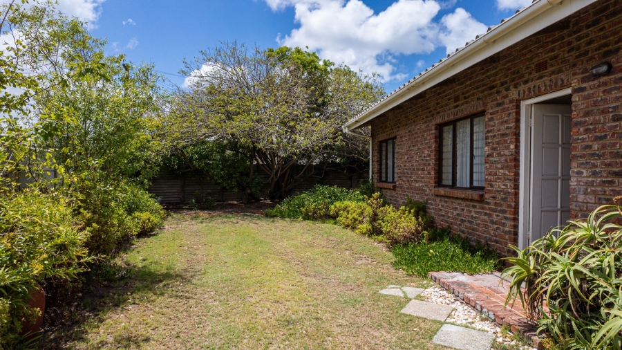 4 Bedroom Property for Sale in Stilbaai Wes Western Cape